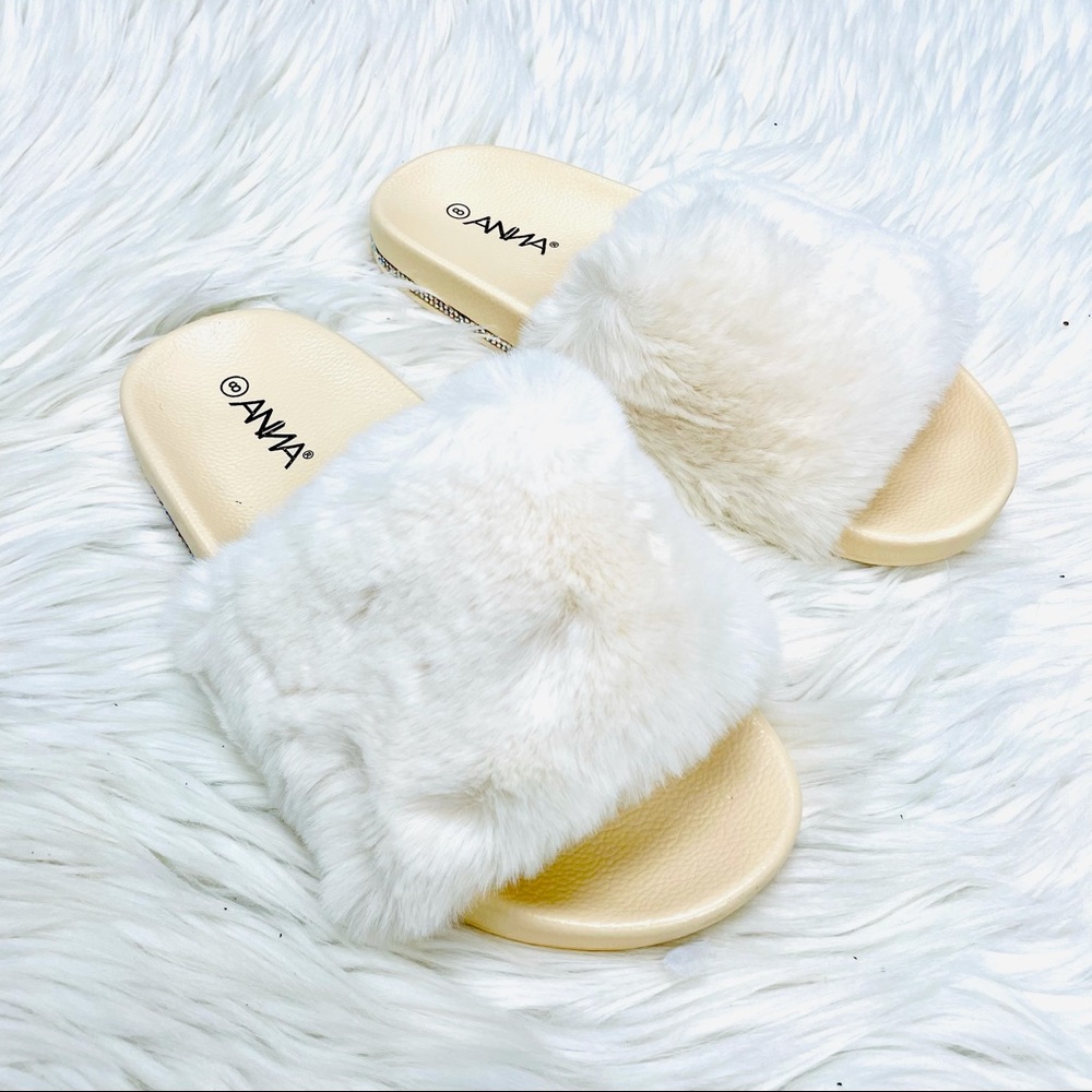 Nude fur rhinestoned slide - Picture 2 of 5
